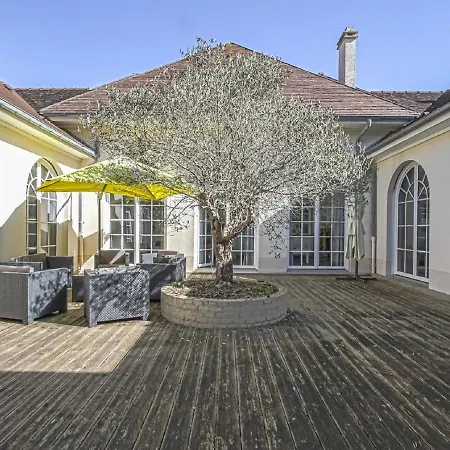 Spacious With Garden Near Sea * Sainte-Honorine-des-Pertes