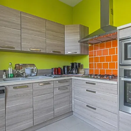 Дом отдыха Spacious With Garden Near Sea Sainte-Honorine-des-Pertes