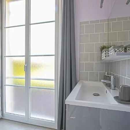 Spacious With Garden Near Sea Sainte-Honorine-des-Pertes